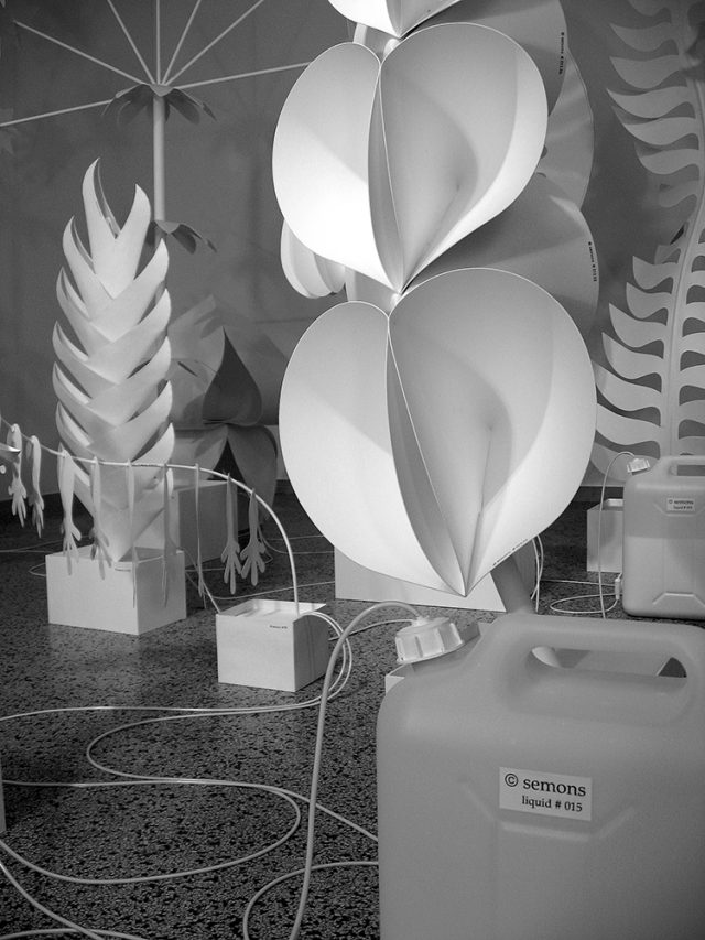 malatsion: © semons (2010). Photograph by malatsion. Detail of the installation.